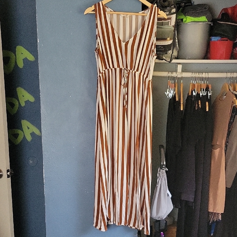 Vine & Love Brown and White Sleeveless V-Neck Maxi Dress
